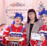 Попробовать пряники гостям предлагали Светлана Касенова, глава Заводоуковского муниципального округа, и волонтёры культуры Ева Рожкова (слева) и Кристина Велюк. /Фото автора - Zavodoukovsk.Online